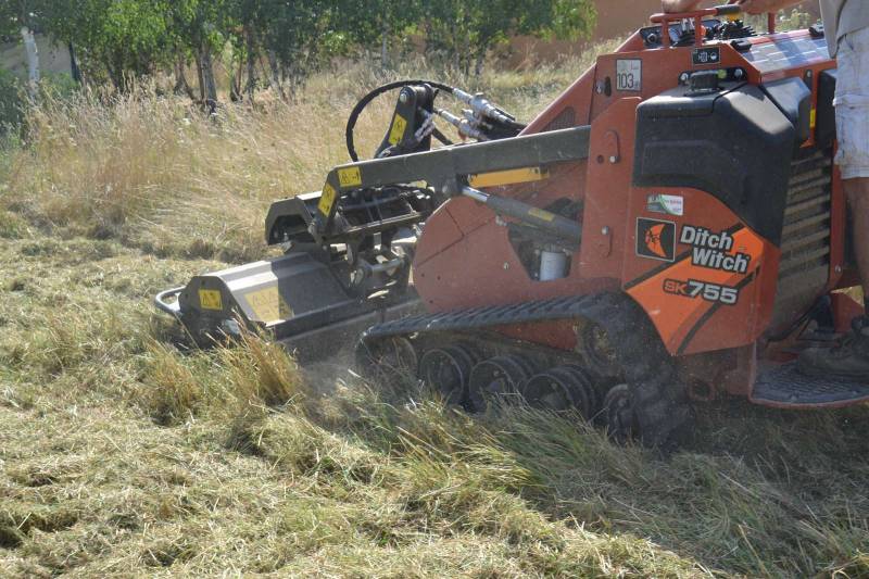 Ditch Witch SK755 Aide-O-Jardin Chuzelles (38)